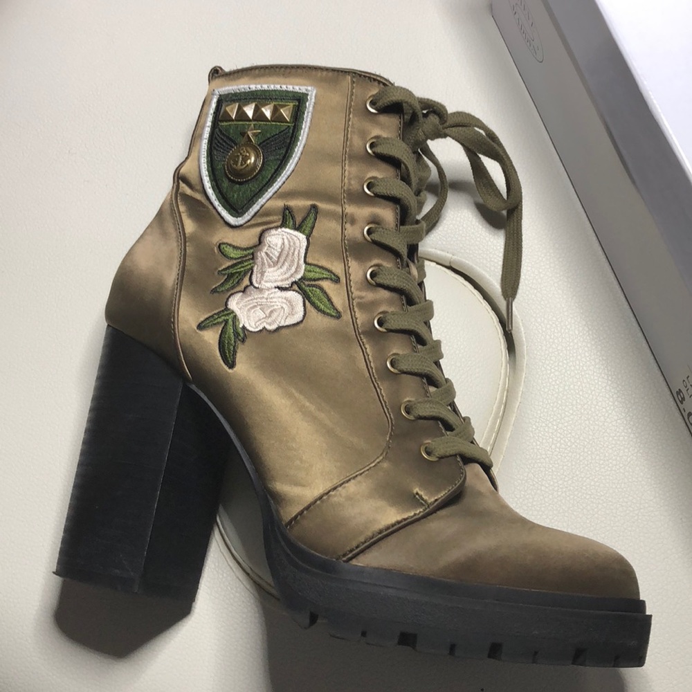 Steve Madden booties!